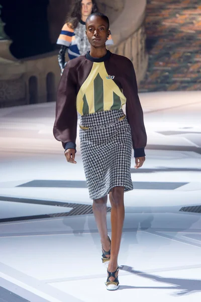 Look 13
